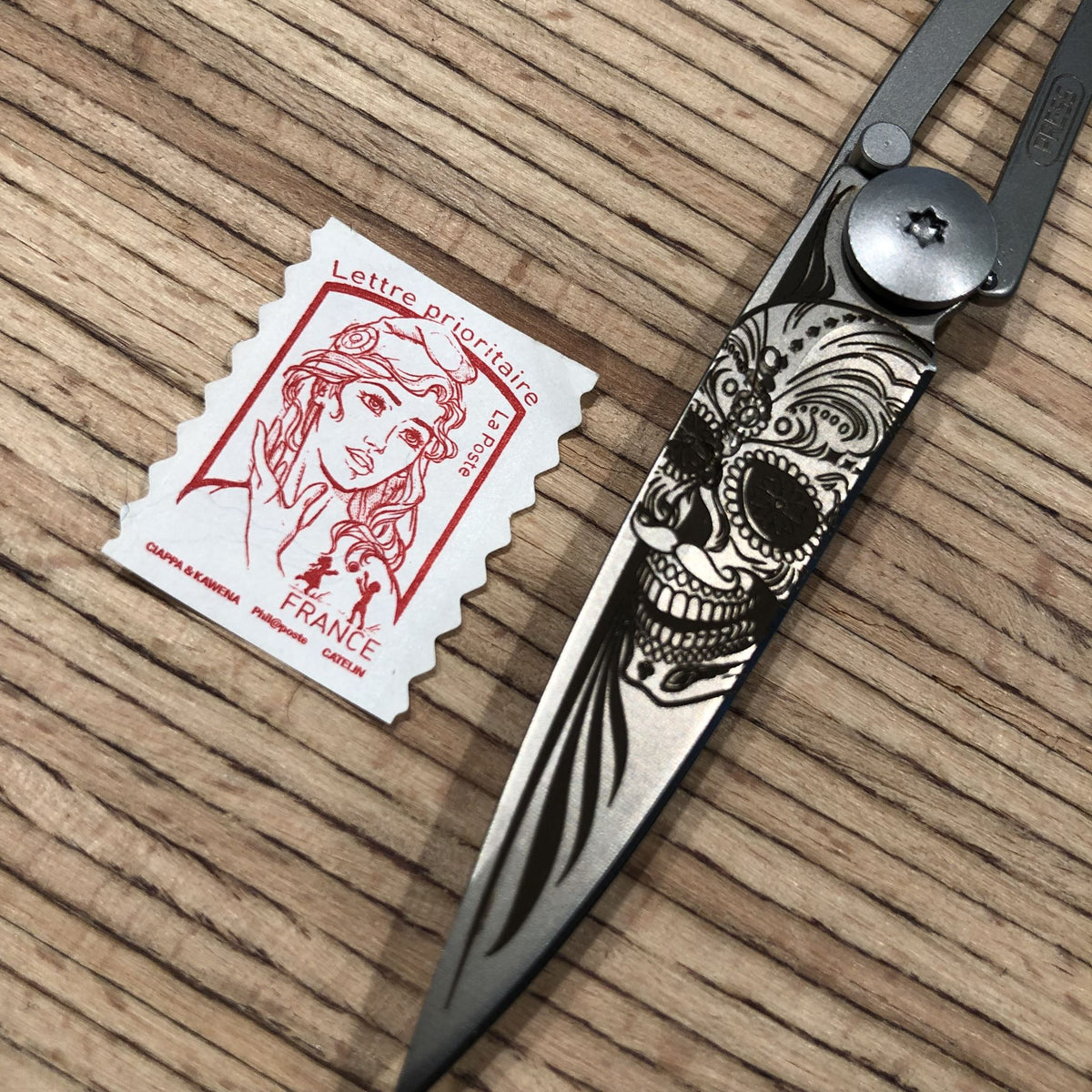 Deejo Naked 15g Knife, Latino Skull