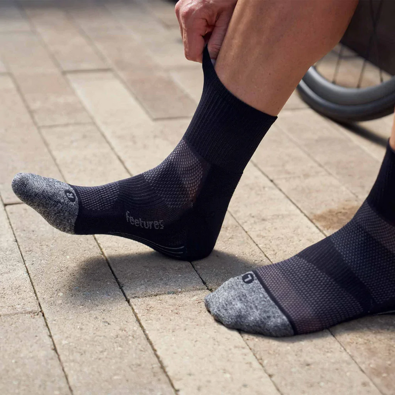 Feetures Elite Light Cushion Quarter Socks